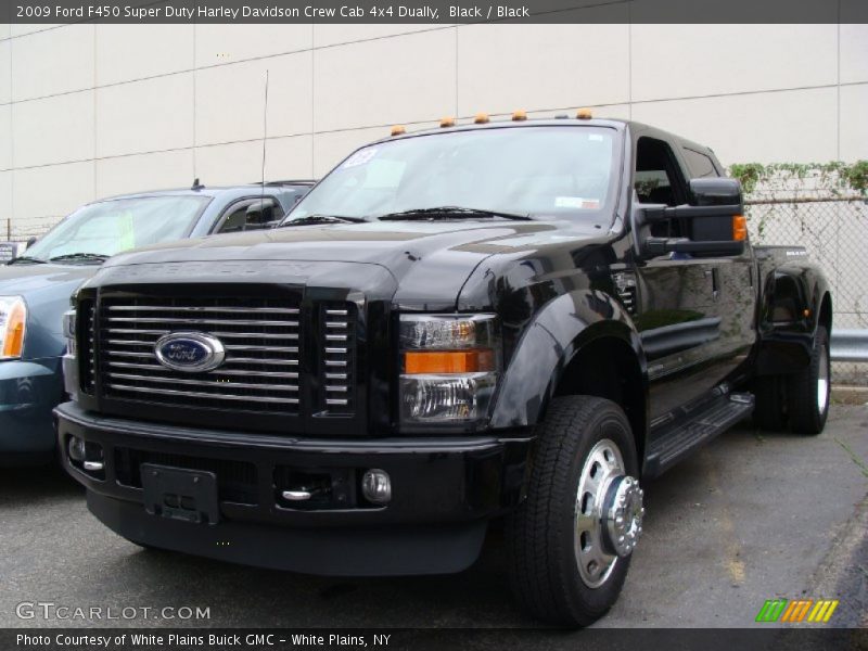 Front 3/4 View of 2009 F450 Super Duty Harley Davidson Crew Cab 4x4 Dually