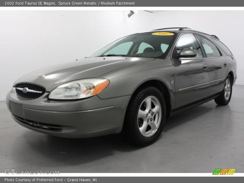Front 3/4 View of 2002 Taurus SE Wagon