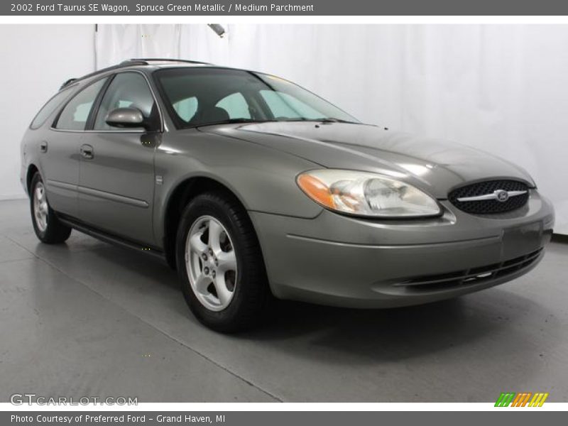 Front 3/4 View of 2002 Taurus SE Wagon