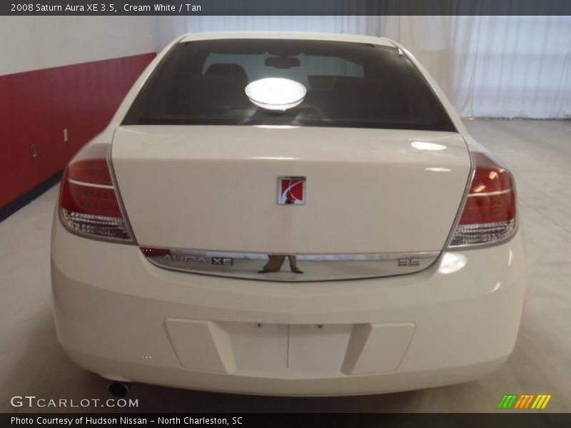 Cream White / Tan 2008 Saturn Aura XE 3.5