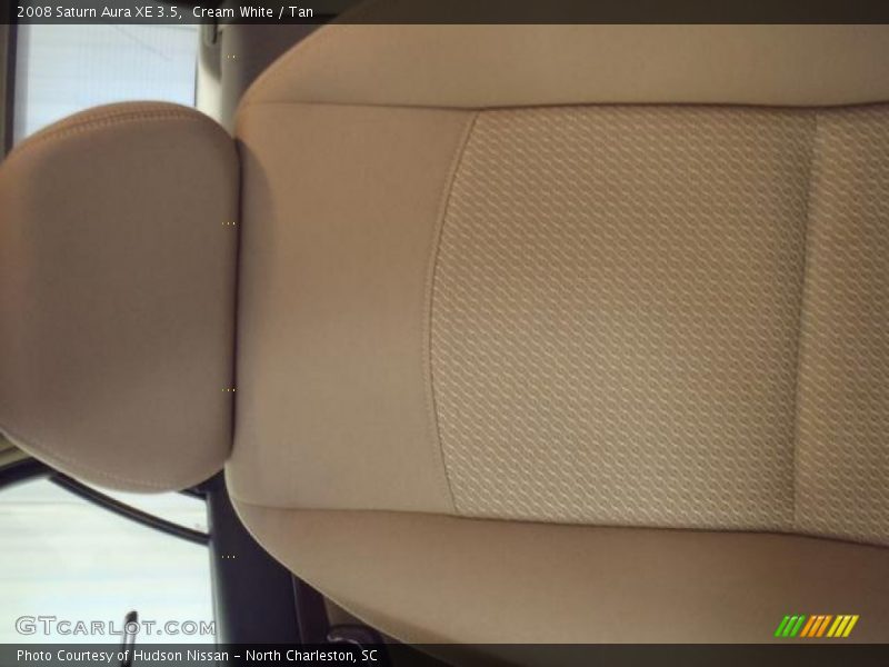Cream White / Tan 2008 Saturn Aura XE 3.5