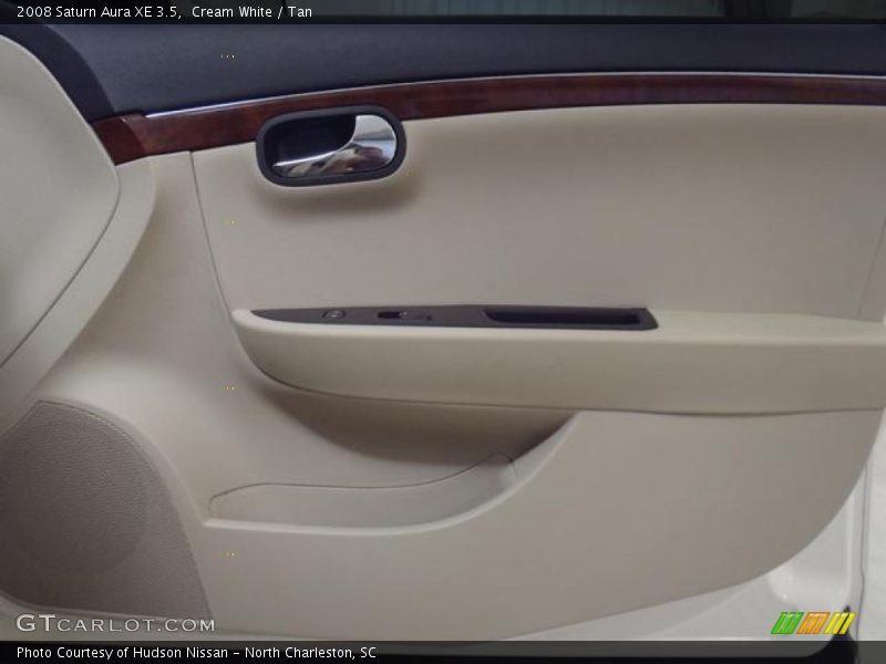 Cream White / Tan 2008 Saturn Aura XE 3.5