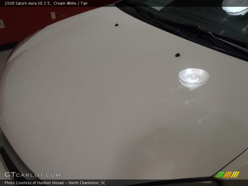 Cream White / Tan 2008 Saturn Aura XE 3.5