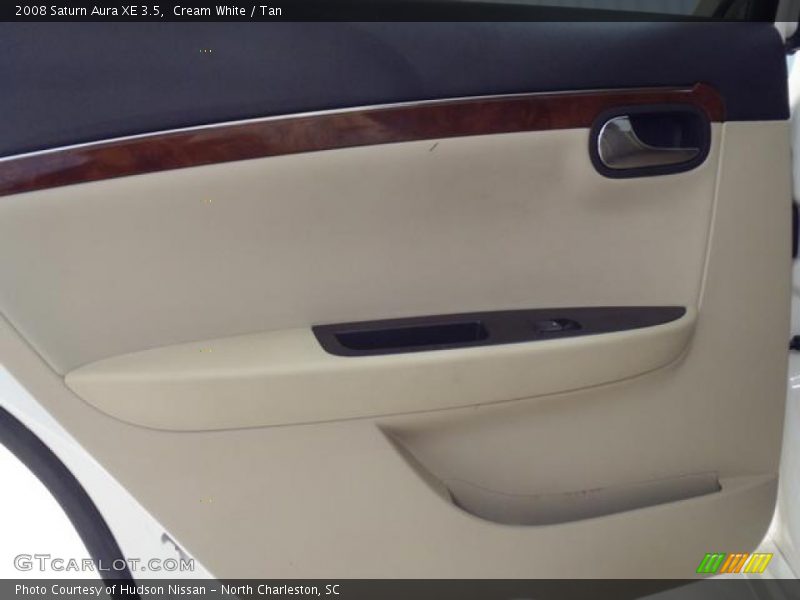 Cream White / Tan 2008 Saturn Aura XE 3.5