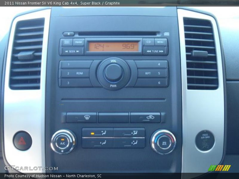 Super Black / Graphite 2011 Nissan Frontier SV V6 King Cab 4x4
