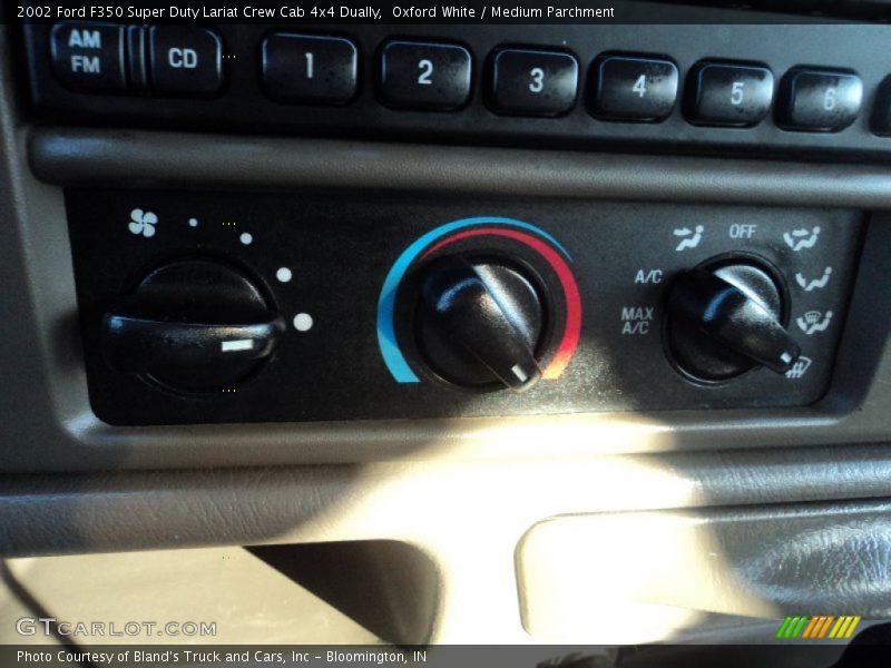 Controls of 2002 F350 Super Duty Lariat Crew Cab 4x4 Dually