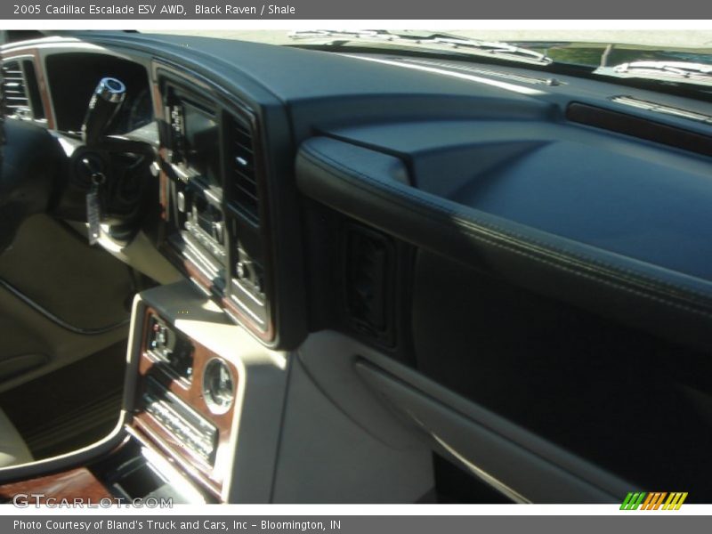 Black Raven / Shale 2005 Cadillac Escalade ESV AWD