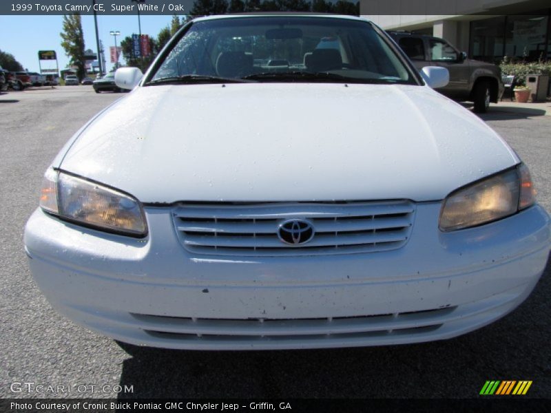 Super White / Oak 1999 Toyota Camry CE