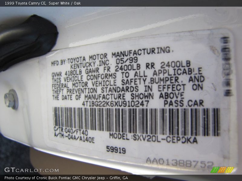 Super White / Oak 1999 Toyota Camry CE