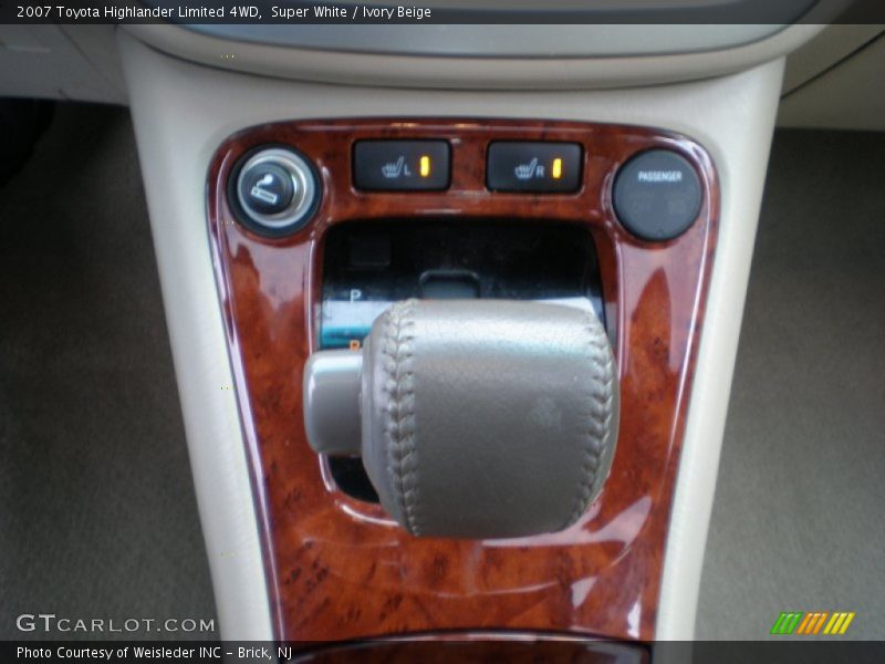 Super White / Ivory Beige 2007 Toyota Highlander Limited 4WD