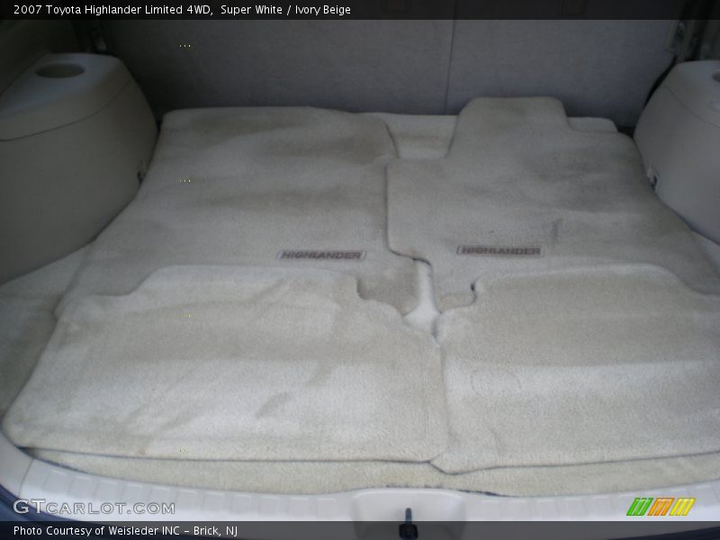 Super White / Ivory Beige 2007 Toyota Highlander Limited 4WD
