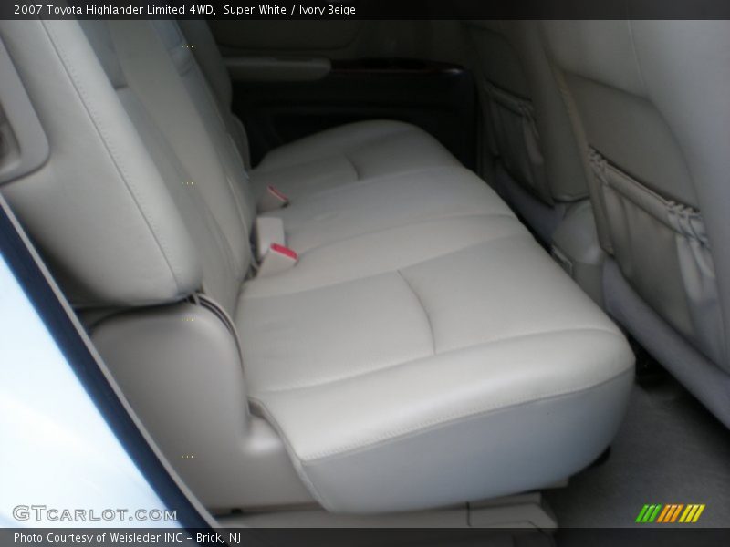 Super White / Ivory Beige 2007 Toyota Highlander Limited 4WD