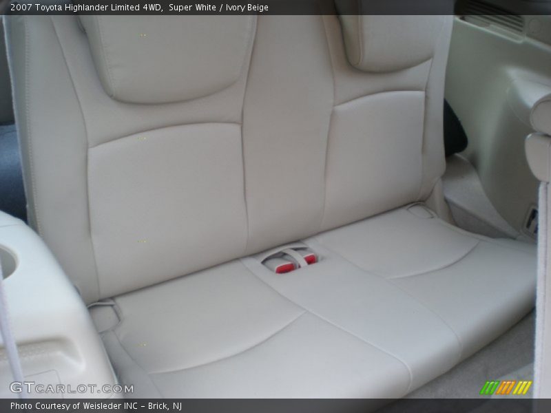 Super White / Ivory Beige 2007 Toyota Highlander Limited 4WD