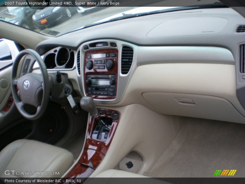 Super White / Ivory Beige 2007 Toyota Highlander Limited 4WD
