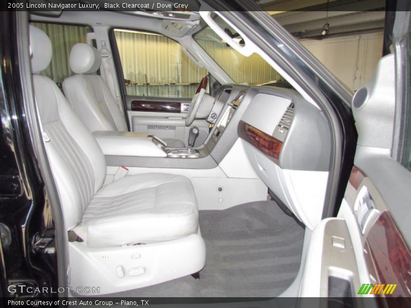 Black Clearcoat / Dove Grey 2005 Lincoln Navigator Luxury