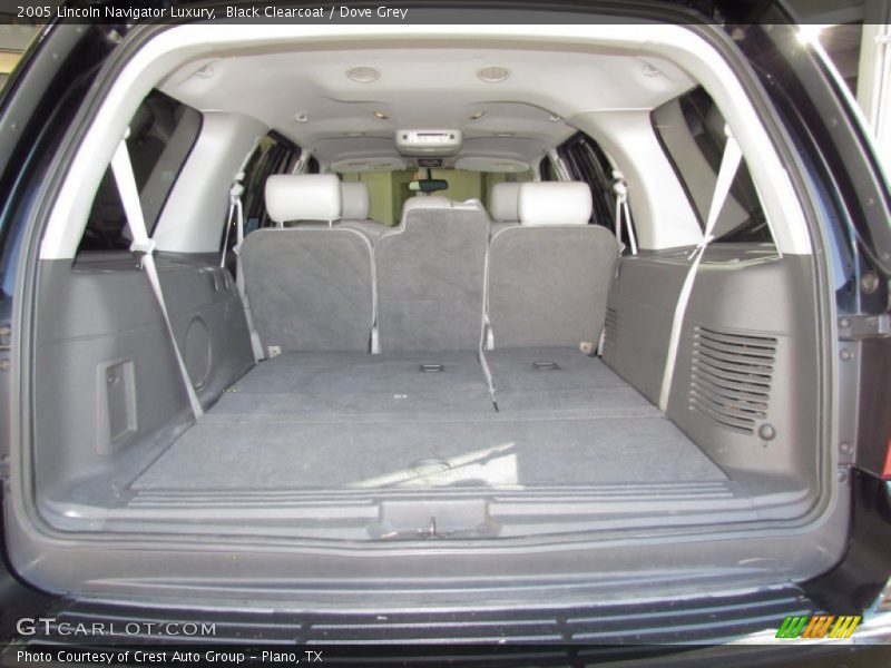  2005 Navigator Luxury Trunk