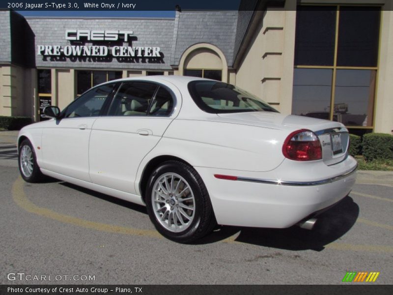 White Onyx / Ivory 2006 Jaguar S-Type 3.0