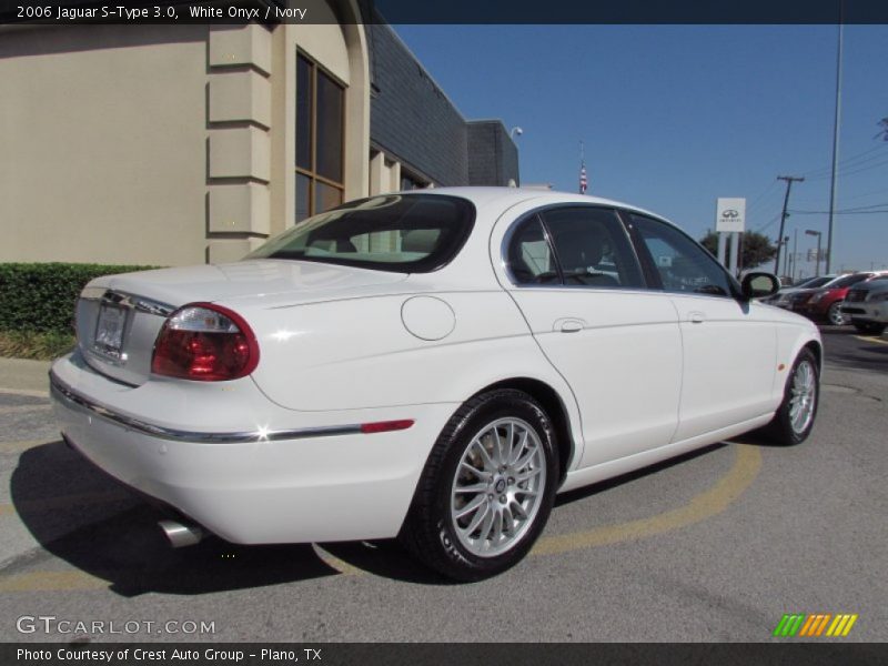 White Onyx / Ivory 2006 Jaguar S-Type 3.0