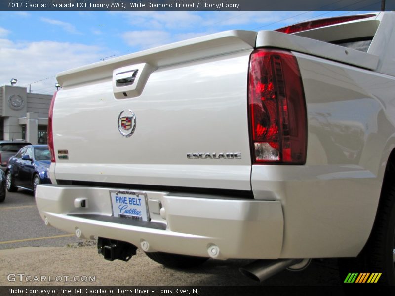 White Diamond Tricoat / Ebony/Ebony 2012 Cadillac Escalade EXT Luxury AWD