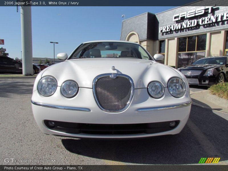 White Onyx / Ivory 2006 Jaguar S-Type 3.0