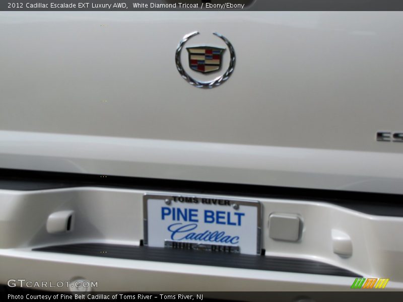 White Diamond Tricoat / Ebony/Ebony 2012 Cadillac Escalade EXT Luxury AWD