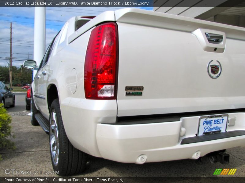 White Diamond Tricoat / Ebony/Ebony 2012 Cadillac Escalade EXT Luxury AWD