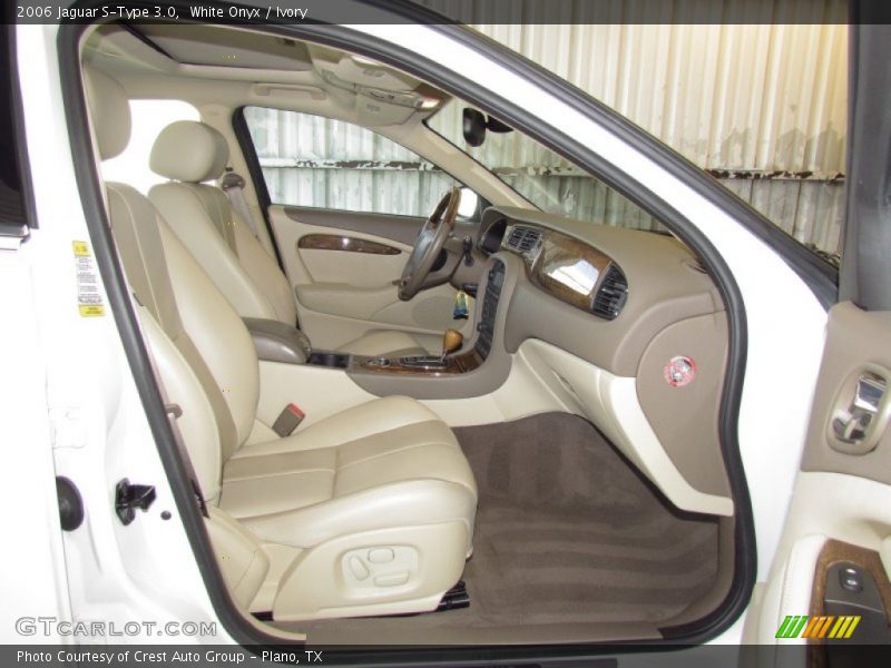 White Onyx / Ivory 2006 Jaguar S-Type 3.0