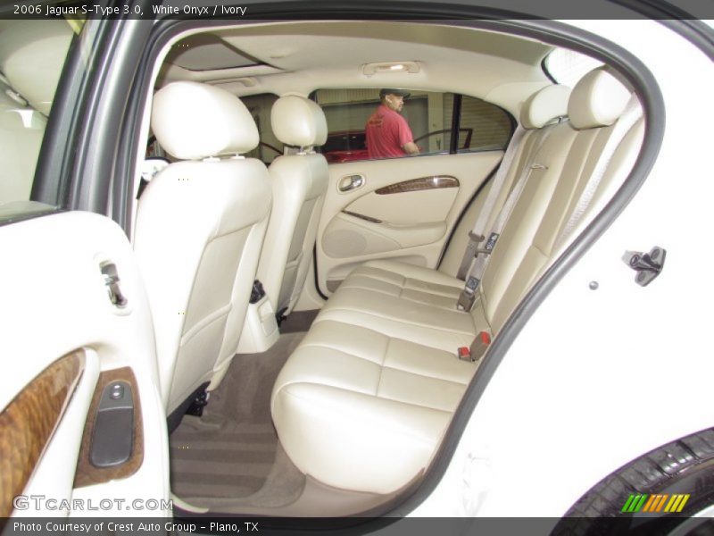 White Onyx / Ivory 2006 Jaguar S-Type 3.0