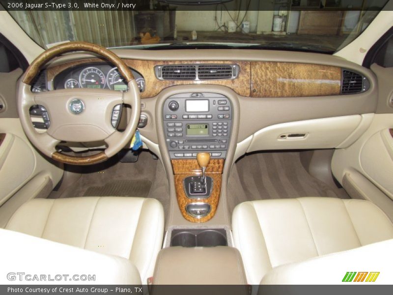 Dashboard of 2006 S-Type 3.0