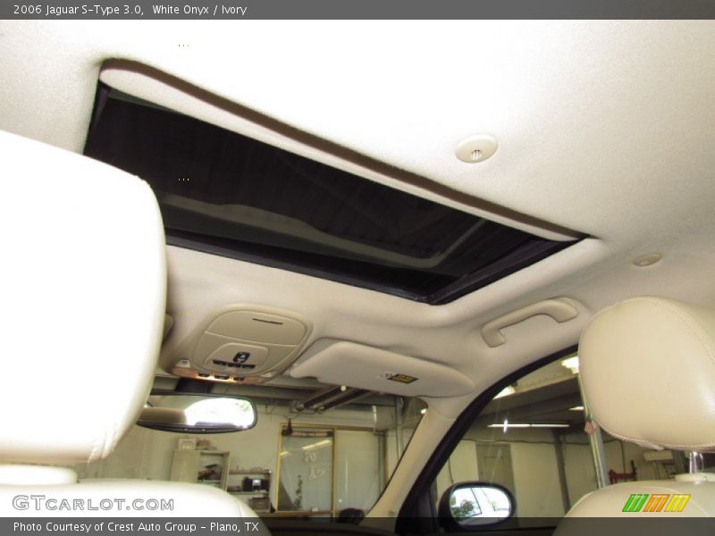Sunroof of 2006 S-Type 3.0
