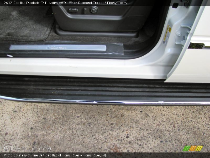 White Diamond Tricoat / Ebony/Ebony 2012 Cadillac Escalade EXT Luxury AWD