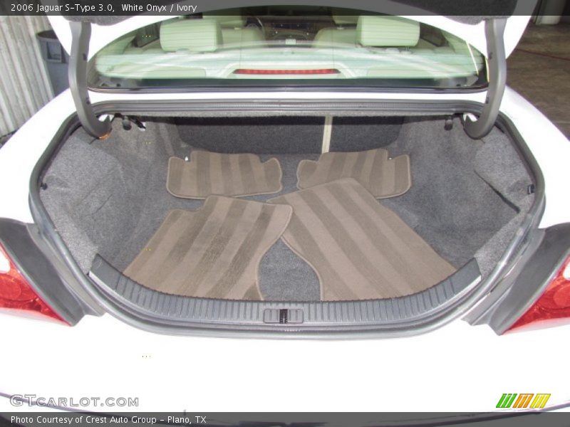  2006 S-Type 3.0 Trunk