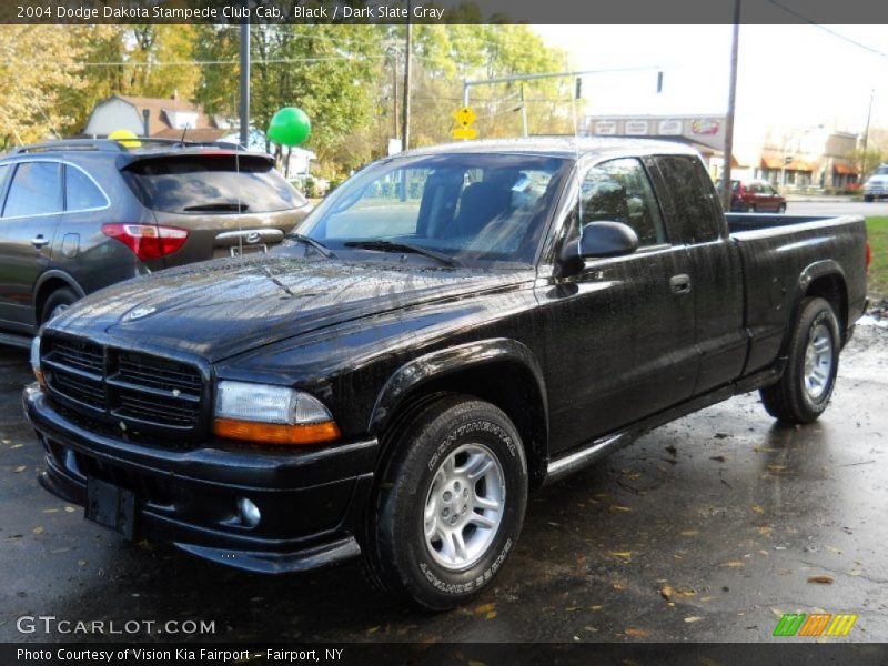 Front 3/4 View of 2004 Dakota Stampede Club Cab