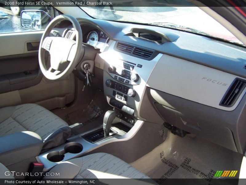 Vermillion Red / Charcoal Black 2008 Ford Focus SE Coupe