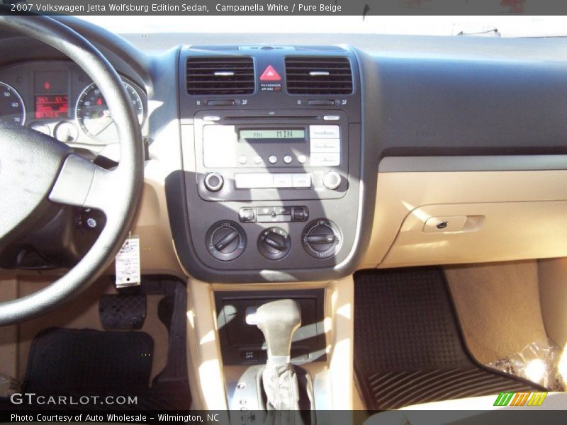 Campanella White / Pure Beige 2007 Volkswagen Jetta Wolfsburg Edition Sedan