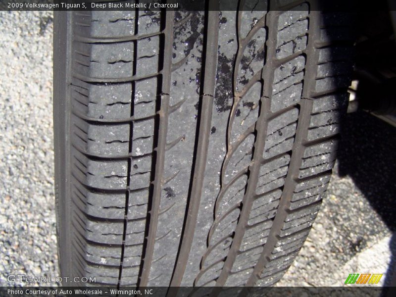 Deep Black Metallic / Charcoal 2009 Volkswagen Tiguan S