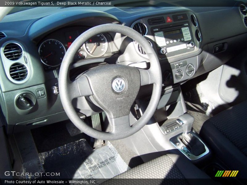 Deep Black Metallic / Charcoal 2009 Volkswagen Tiguan S