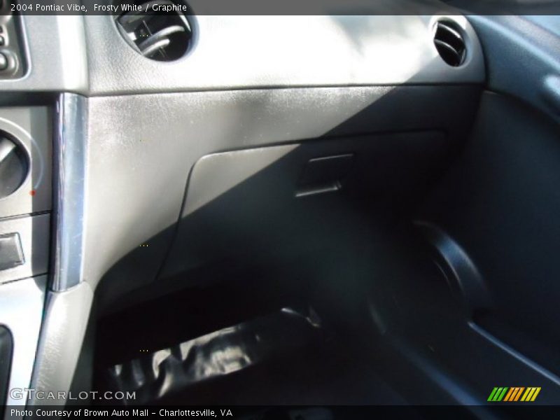 Frosty White / Graphite 2004 Pontiac Vibe