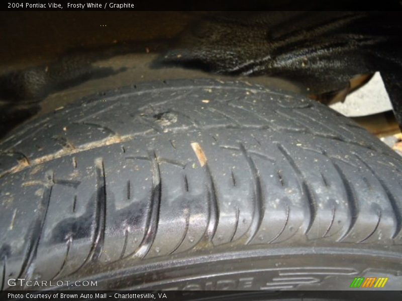 Frosty White / Graphite 2004 Pontiac Vibe