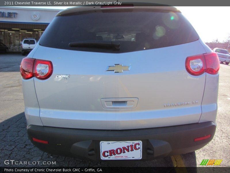 Silver Ice Metallic / Dark Gray/Light Gray 2011 Chevrolet Traverse LS