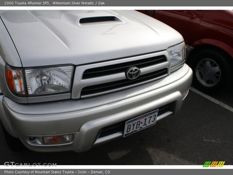 Millennium Silver Metallic / Oak 2000 Toyota 4Runner SR5