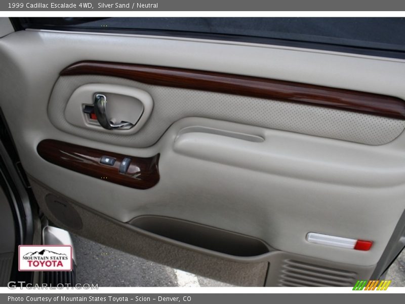 Silver Sand / Neutral 1999 Cadillac Escalade 4WD
