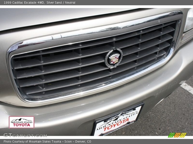 Silver Sand / Neutral 1999 Cadillac Escalade 4WD