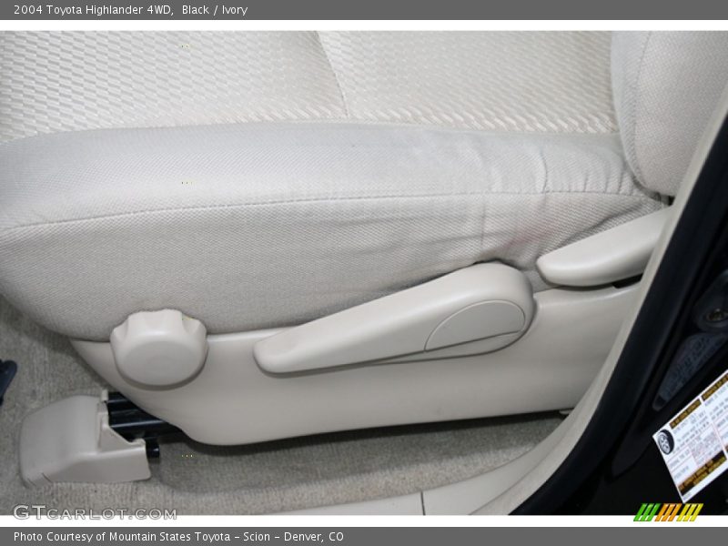 Black / Ivory 2004 Toyota Highlander 4WD