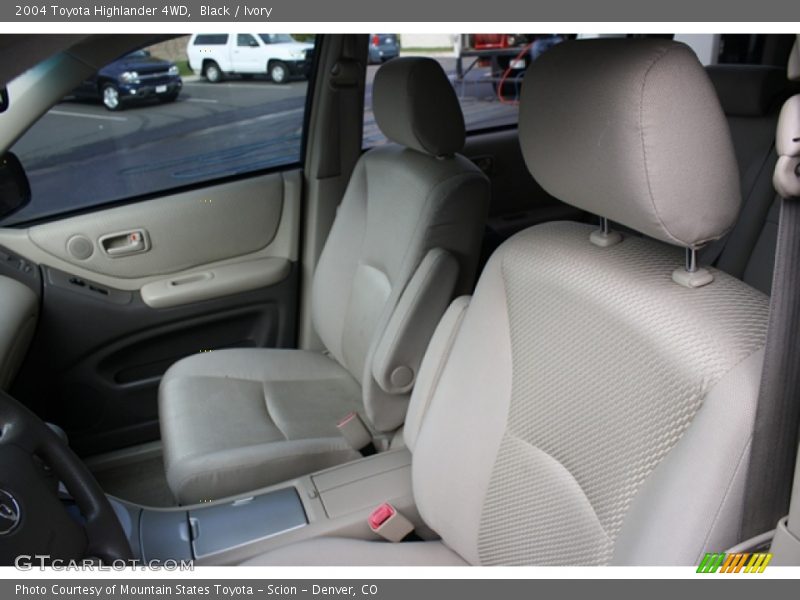 Black / Ivory 2004 Toyota Highlander 4WD
