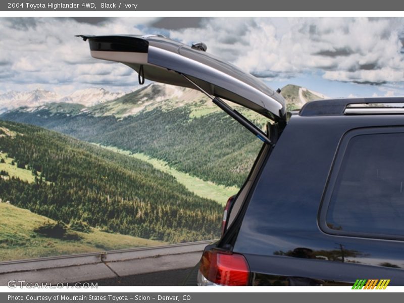 Black / Ivory 2004 Toyota Highlander 4WD