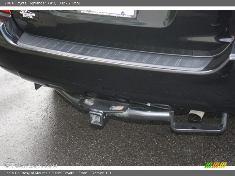 Black / Ivory 2004 Toyota Highlander 4WD