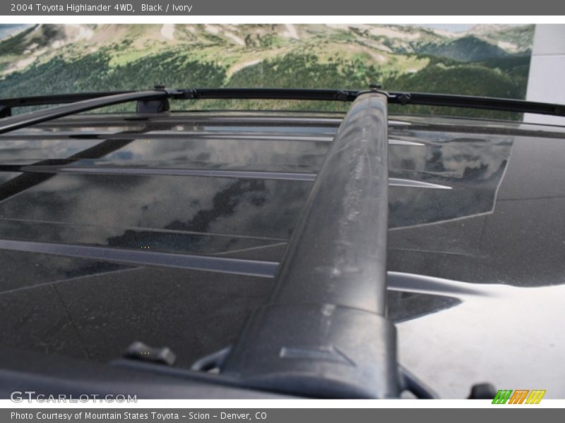 Black / Ivory 2004 Toyota Highlander 4WD