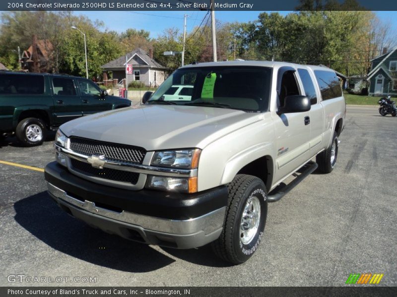 Front 3/4 View of 2004 Silverado 2500HD LS Extended Cab 4x4