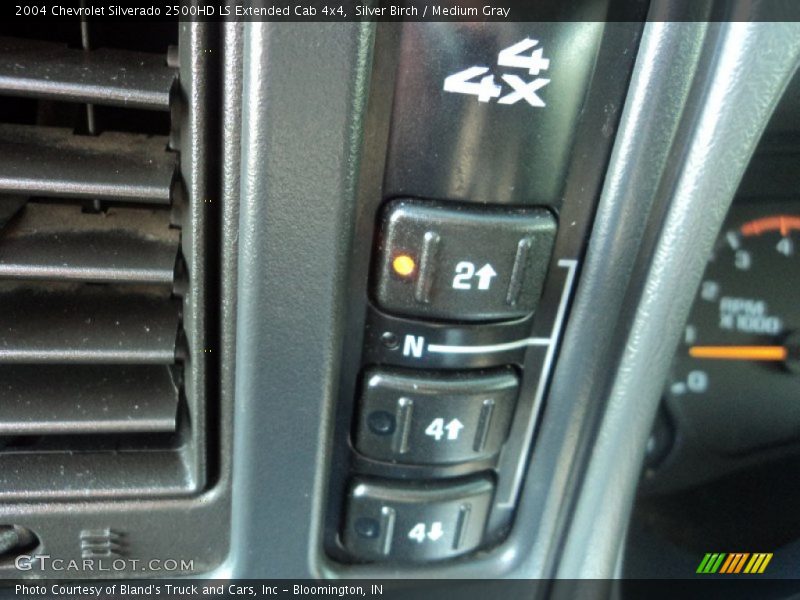 Silver Birch / Medium Gray 2004 Chevrolet Silverado 2500HD LS Extended Cab 4x4